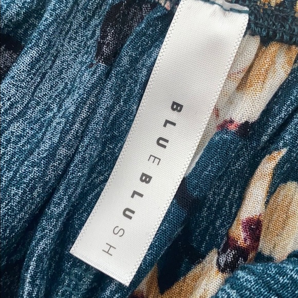 Blue Blush Floral Off the Shoulder Crop Top NWOT - Picture 2 of 5